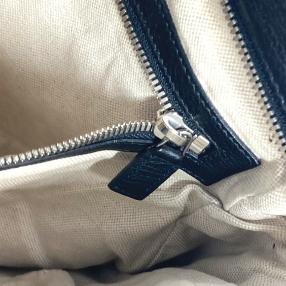 GUCCI Black Leather Shoulder Bag - Picture 15 of 16